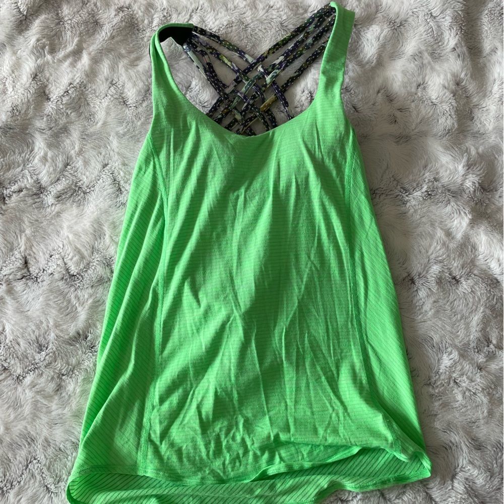Lululemon built-in bra tank top black green floral size 4 free to be wild small